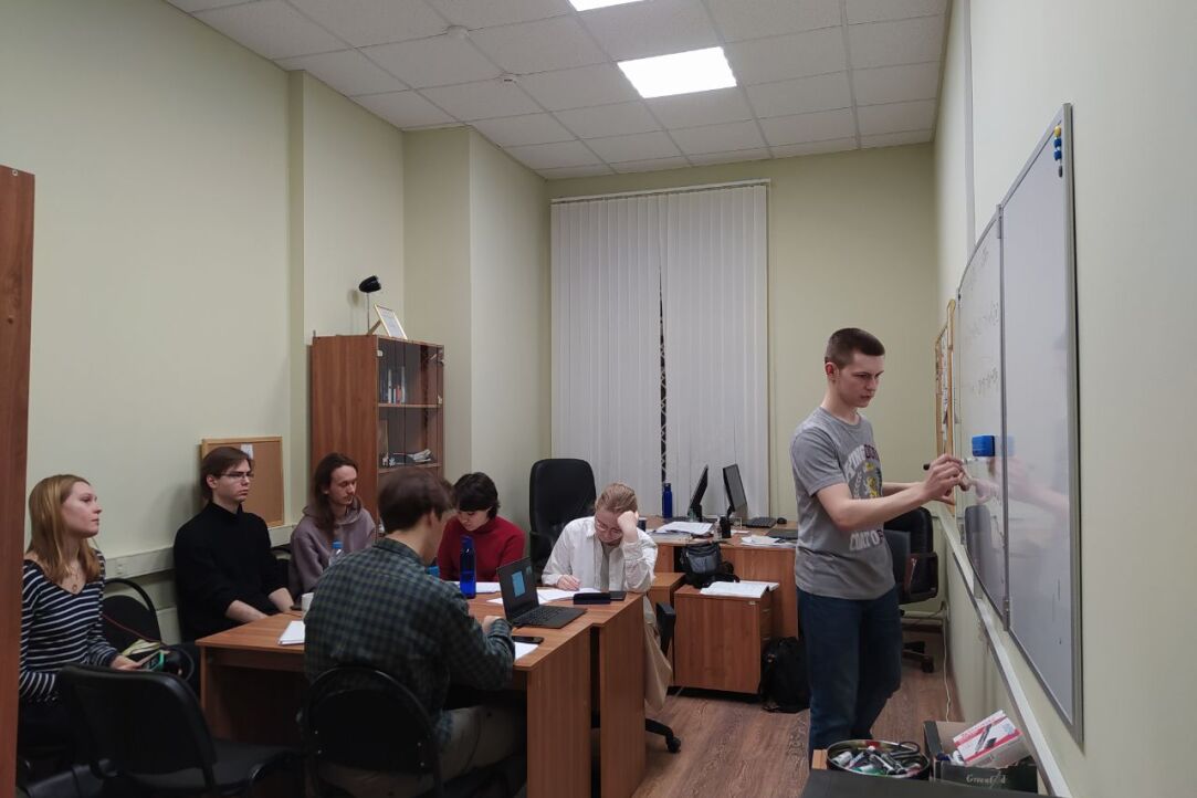 Стажер-исследователь Иван Пыльцын провел научно-учебный семинар «Логическая семантика»